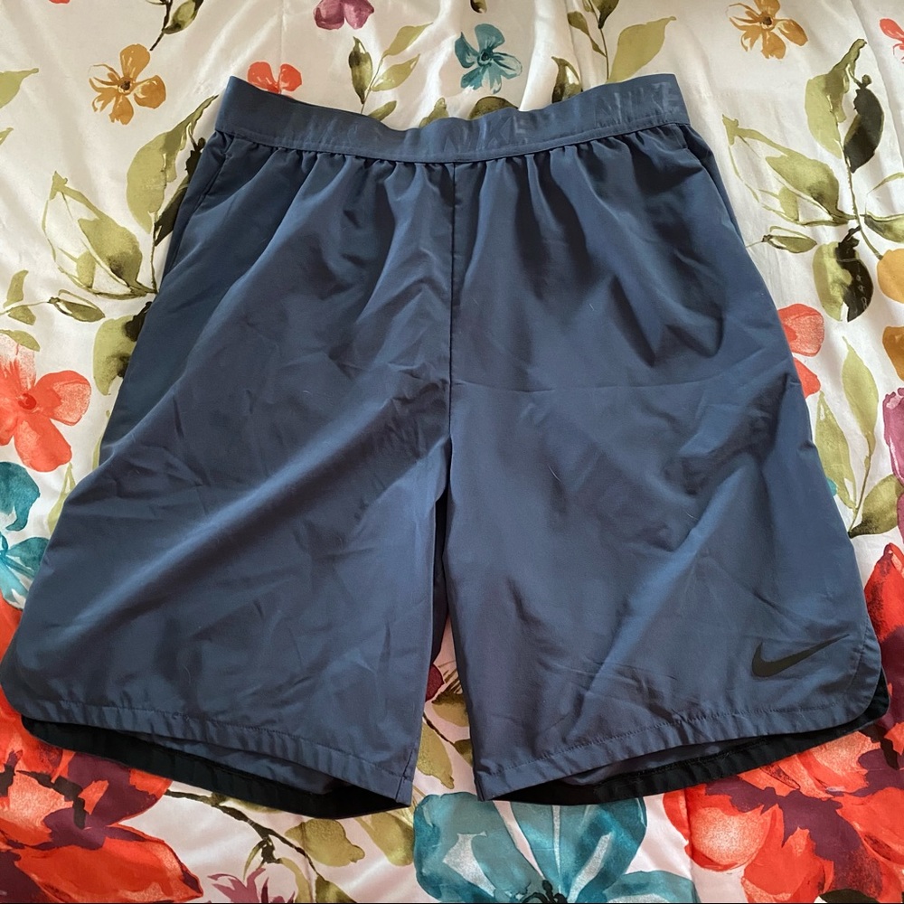 Men’s Nike Shorts Large